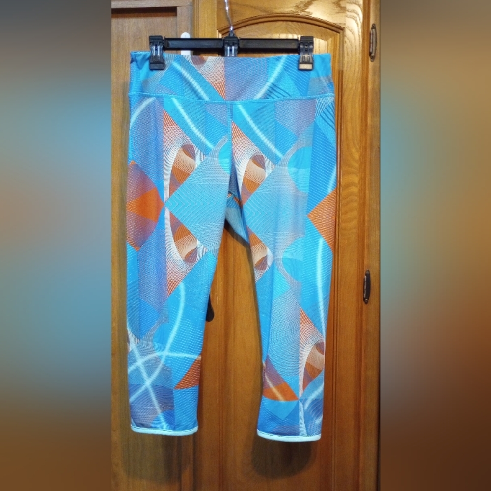 Kyodan Cropped Reversible Teal Geometric Design Leggings Medium